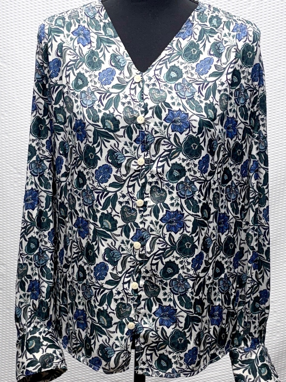 Lane Bryant Floral Blouse Women’s 14/16 White Green Blue V Neck Flowy EUC
